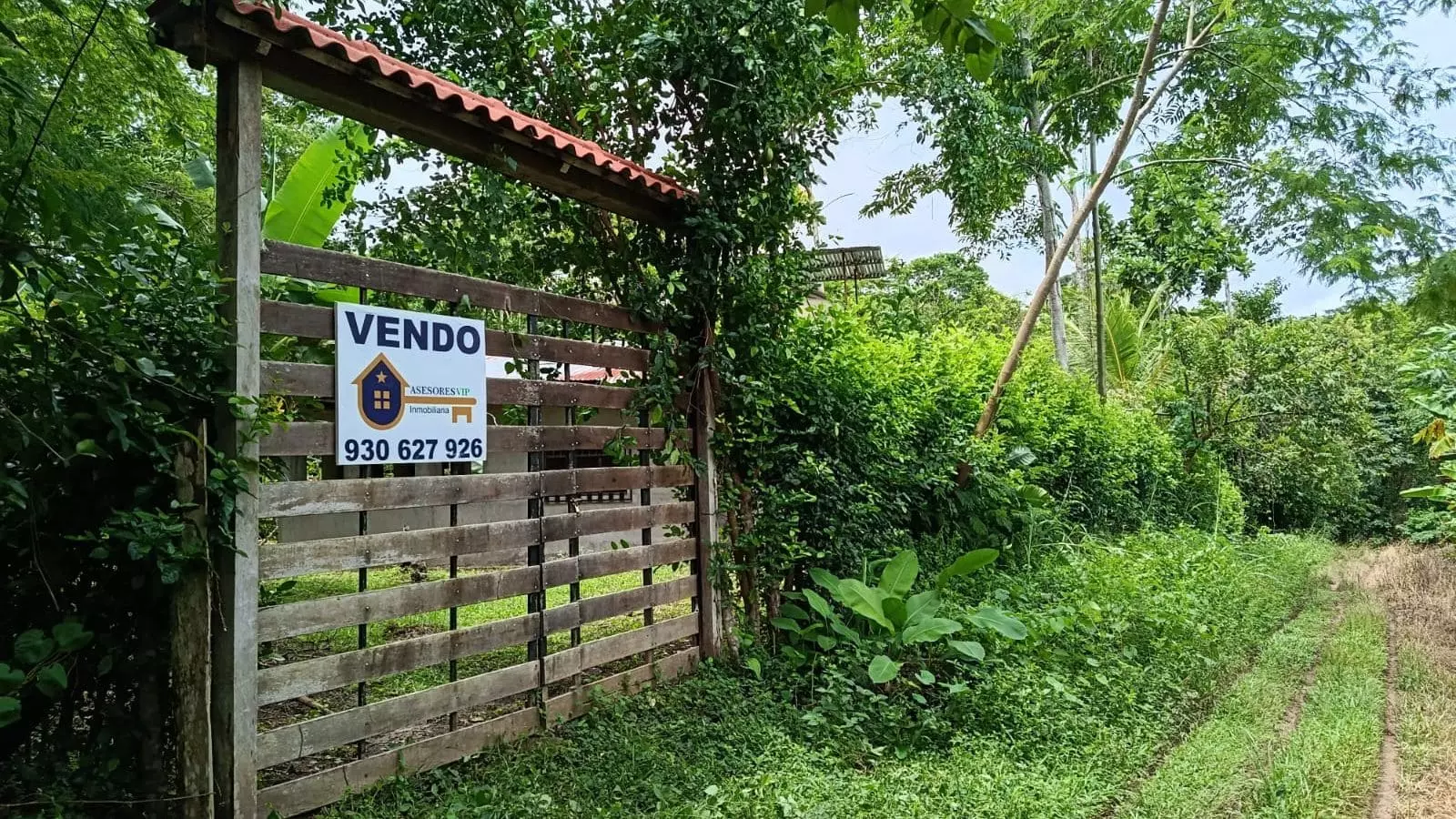 Propiedad con casa de campo y acceso a quebrada en Bello Horizonte
