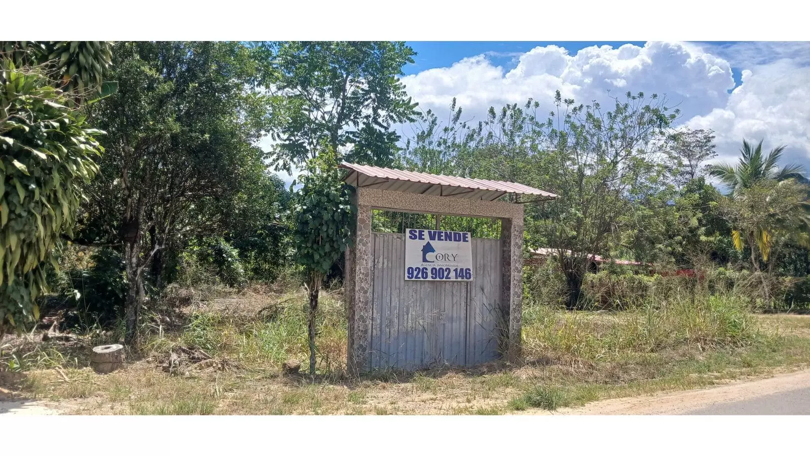 Terreno en esquina con frente a pista en San Antonio de Cumbaza