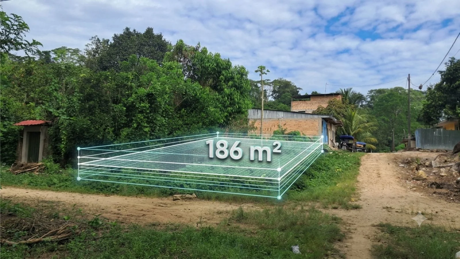 Terreno Urbano de 186.41 m² en San Antonio de Cumbaza con Salida a 3 Calles